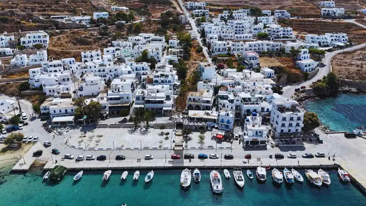 Αιγιάλη Αμοργός — πανοραμικός όρμος με μεγάλη αμμουδιά