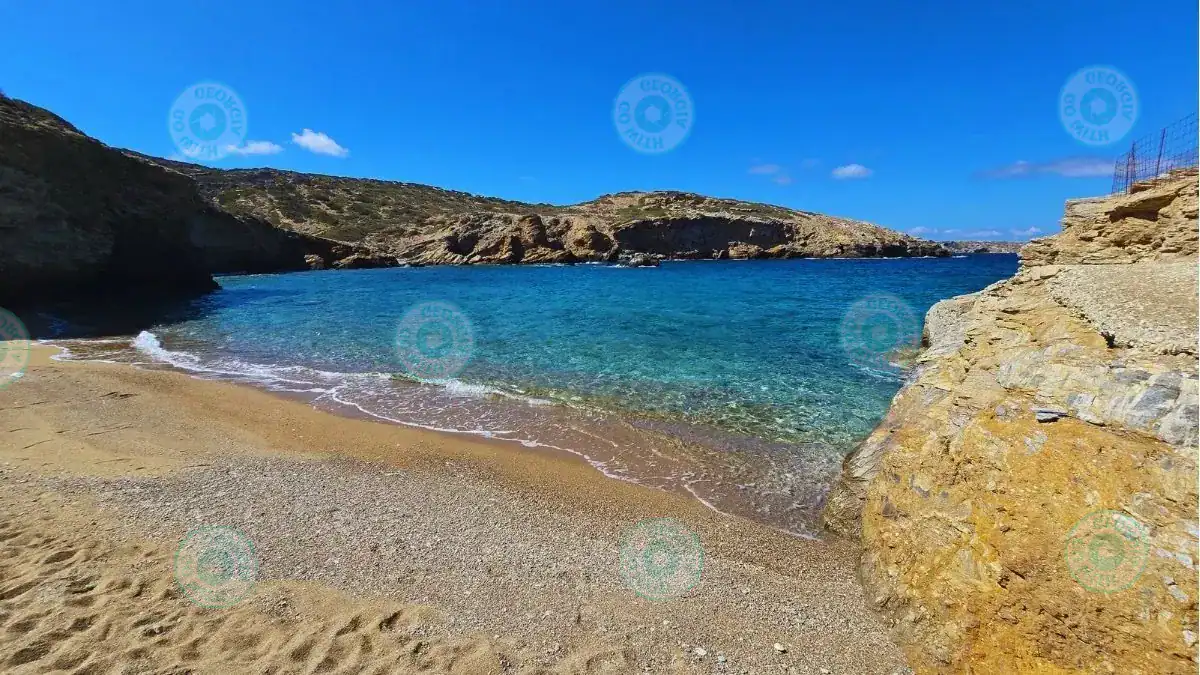 Paradeisia beach, calm cove with natural shade